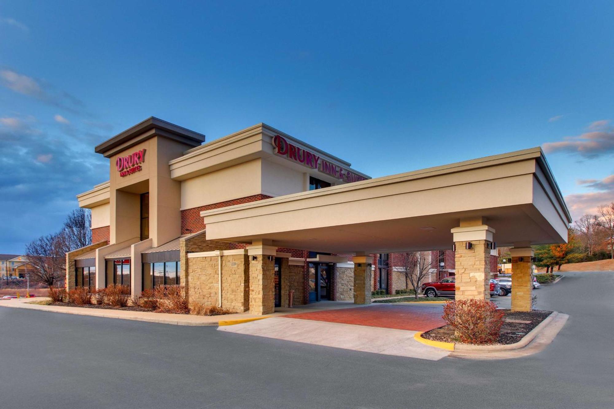 Hotel Drury & Poplar Bluff