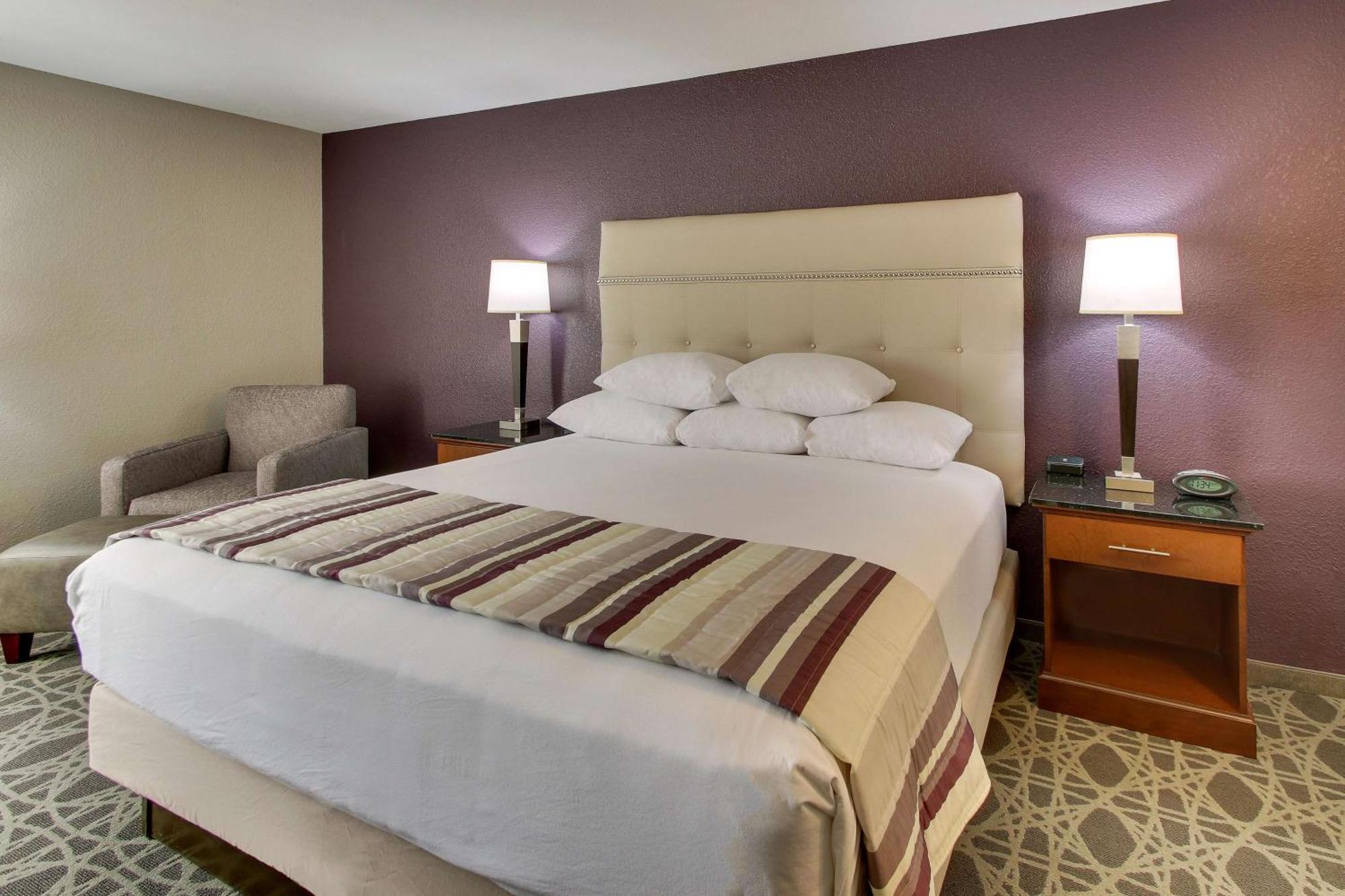 Hotel Drury & Poplar Bluff
